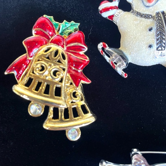 Vtg Christmas Brooches from 70’s and 80’s. Unbranded. Lot of 6 - Picture 5 of 7